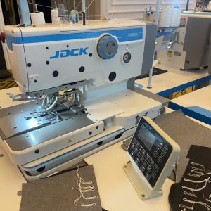 Máy thùa khuy mắt phụng Jack